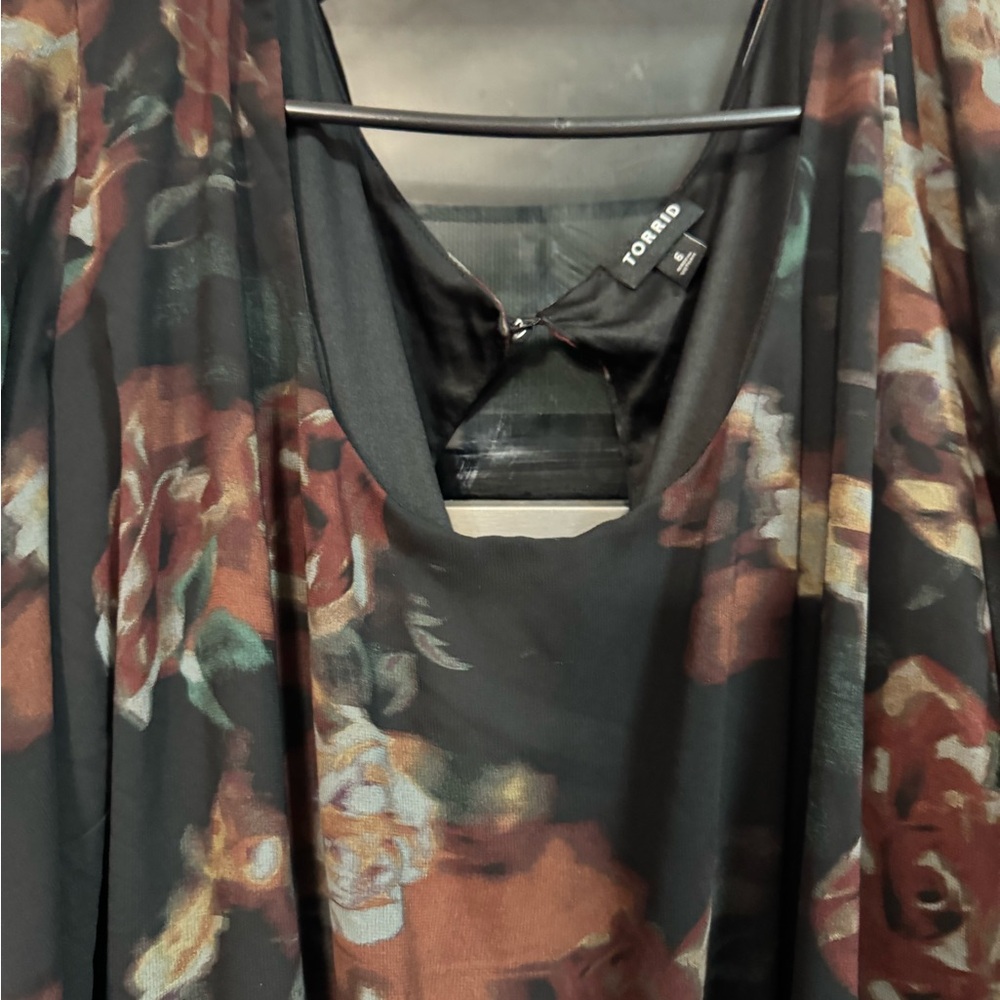 “Dark Roses” Floral Ruffle Sleeve Dress - Picture 4 of 7